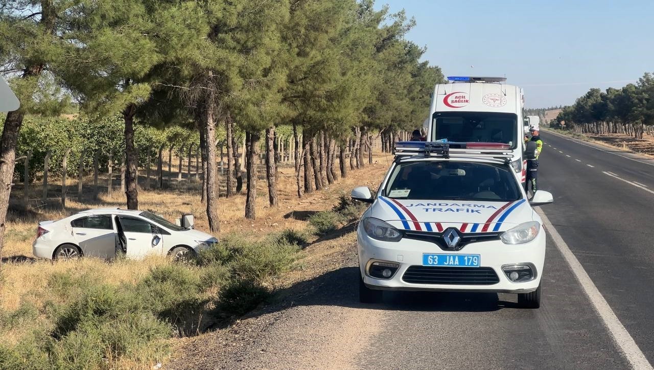 Kontrolden çıkan otomobil şarampole devrildi: 4 yaralı
