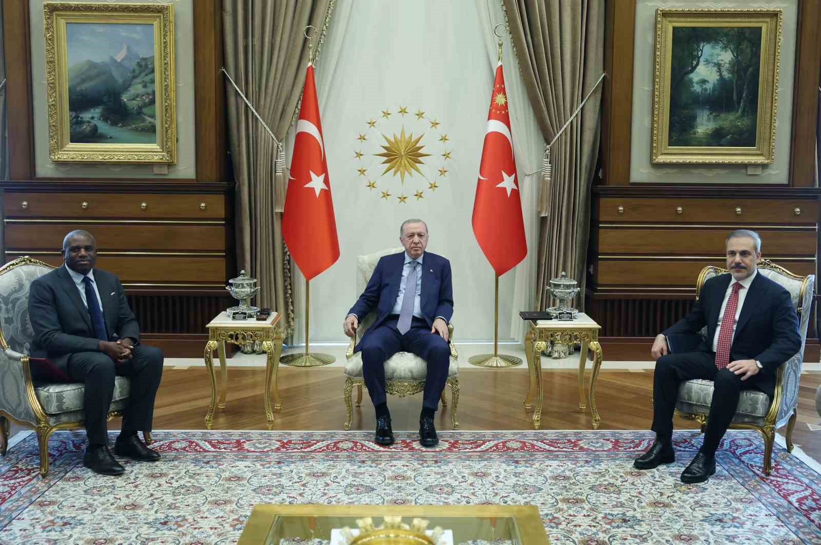 Cumhurbaşkanı Recep Tayyip Erdoğan, İngiltere Dışişleri Bakanı David Lammy’yi kabul etti.