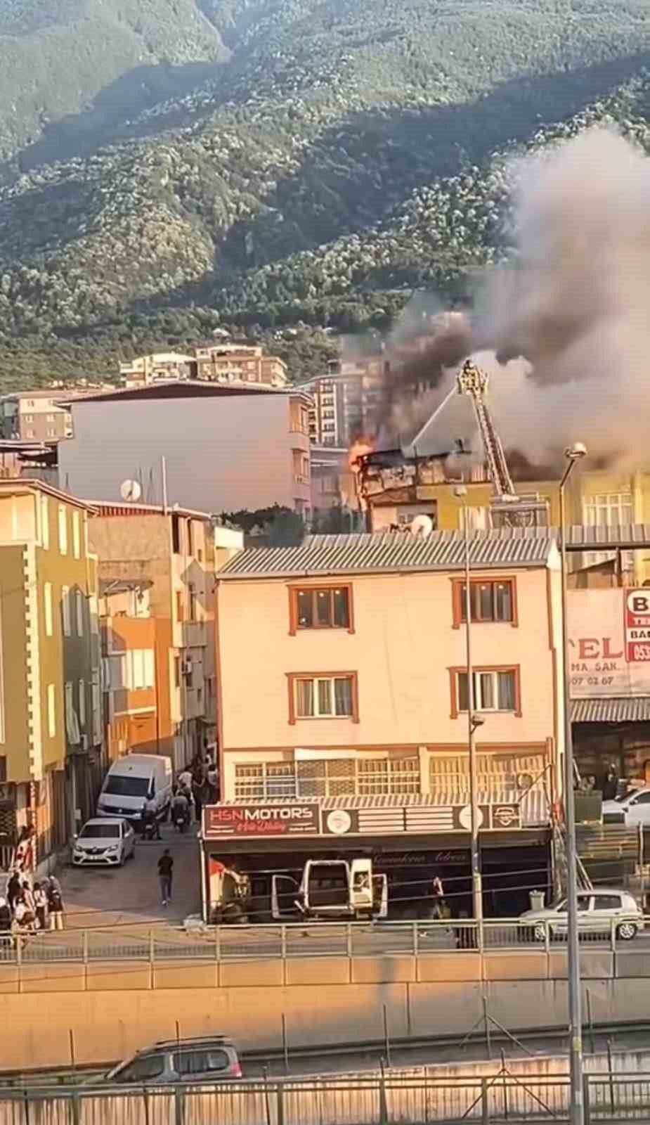 Bursa’daki çatı katı yangınında 1 kişi hayatını kaybetti