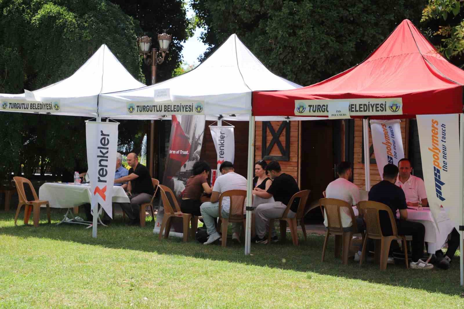 Turgutlu Kariyer Fuarı iş arayanlarla işverenleri buluşturdu