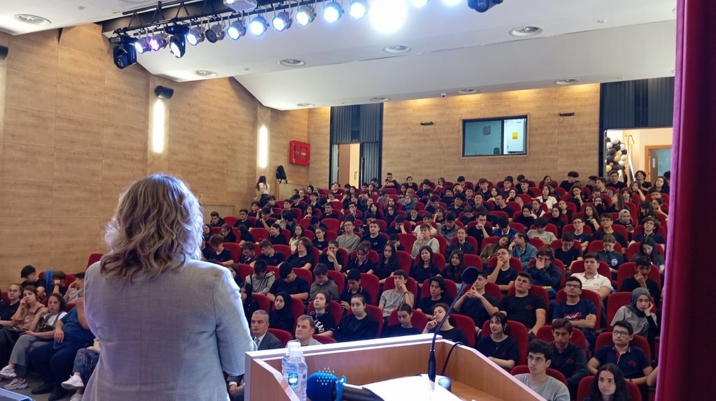 Prof. Dr. Ezgi Taylan Koparan’dan Fen Lisesi öğrencilerine bilim söyleşisi