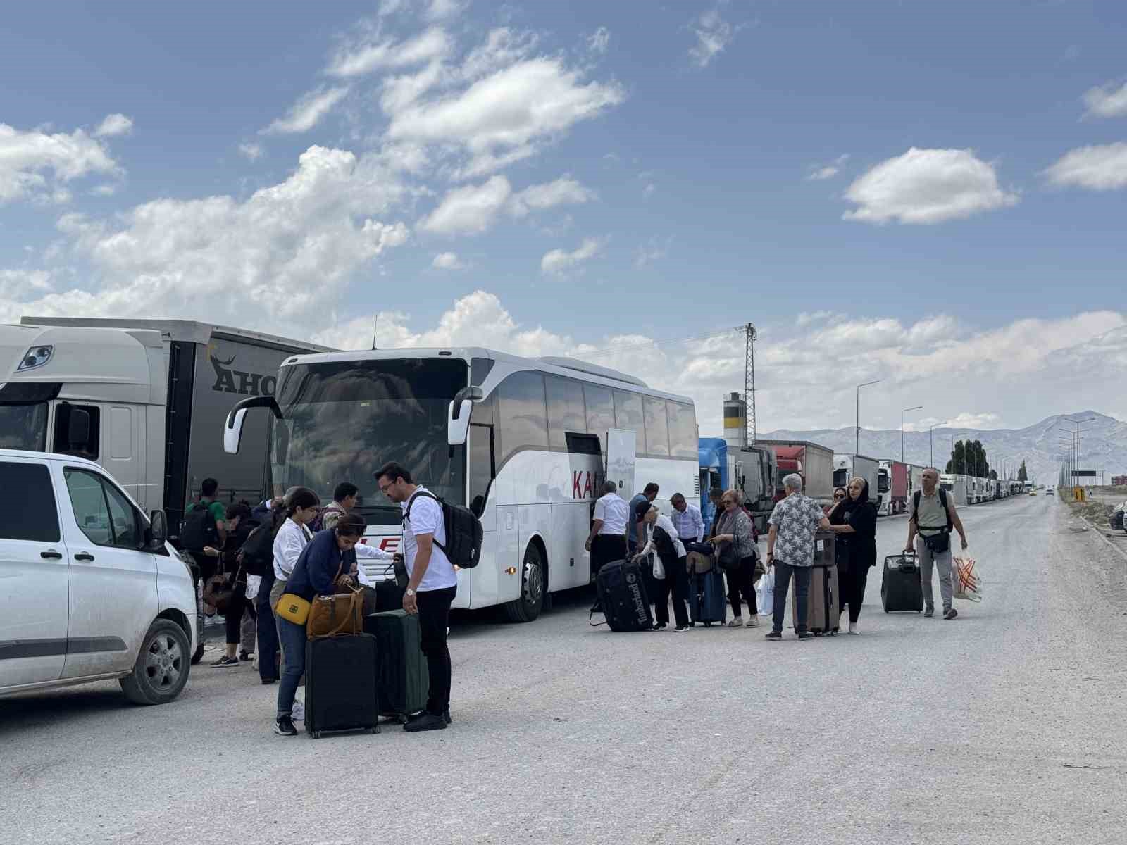 Gürbulak Sınır Kapısı’nda hava sahası etkisi: Karayolu tercih ediliyor