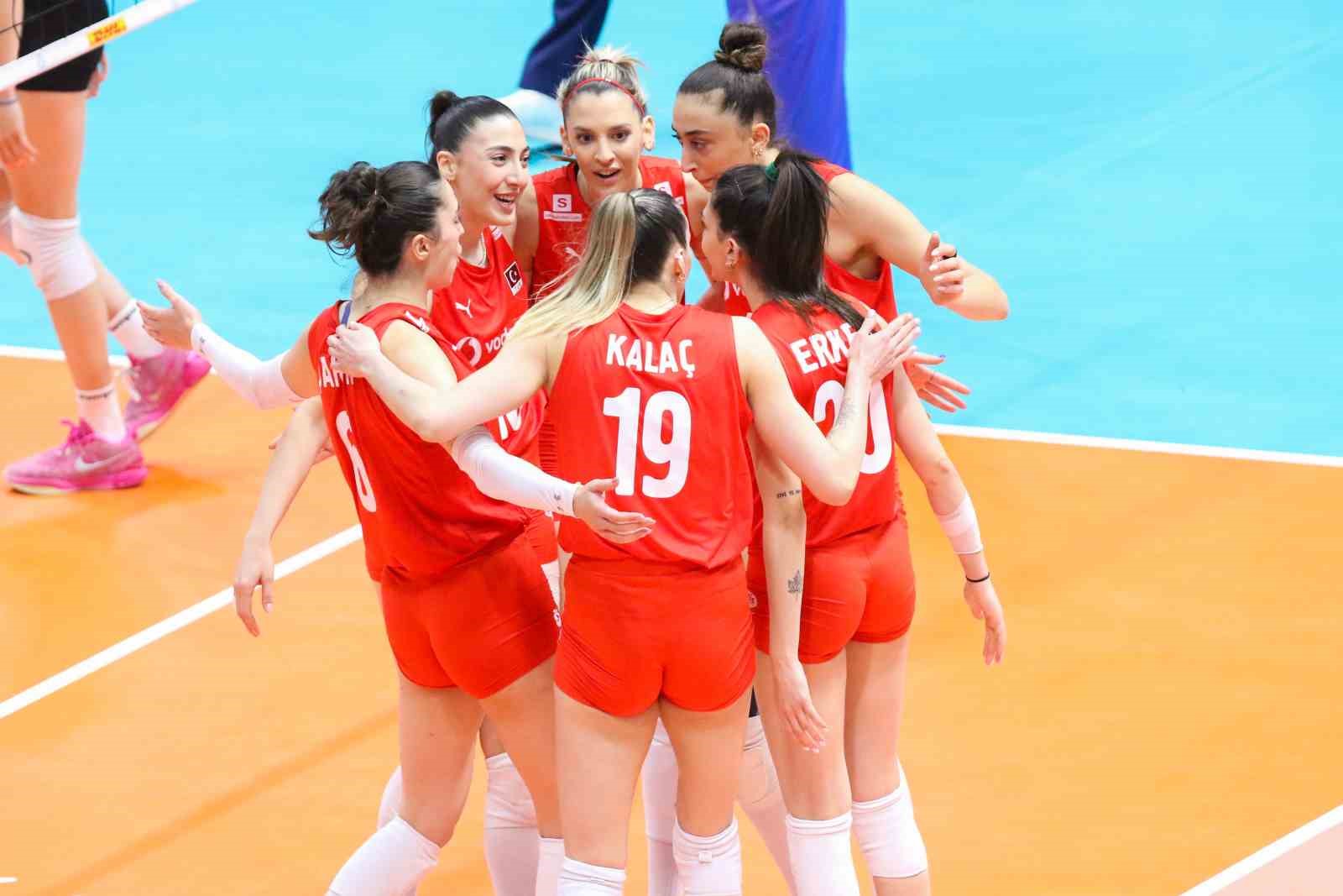 A Milli Kadın Voleybol Takımı, VNL’nin ilk etabı için Çin’e gitti