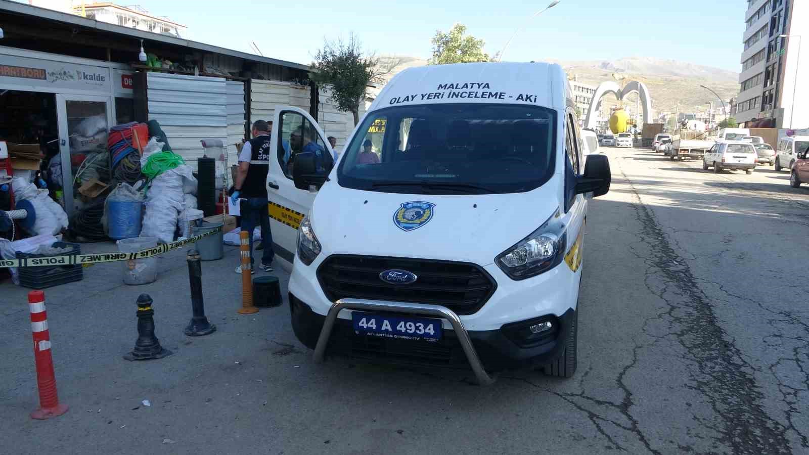 Kardeşlerin silahlı saldırısına uğrayan esnaf yaralandı