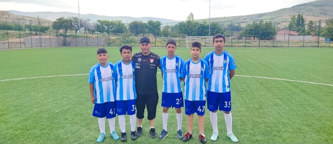 Akkışla’da ücretsiz futbol kursu