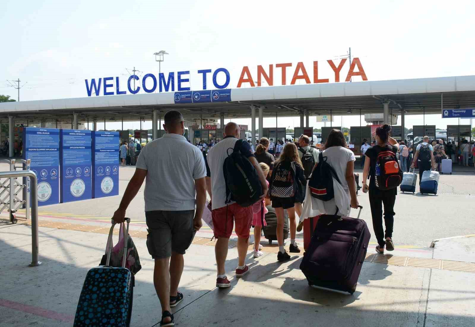 Antalya’da bayram tatiline gurbetçi katkısı
