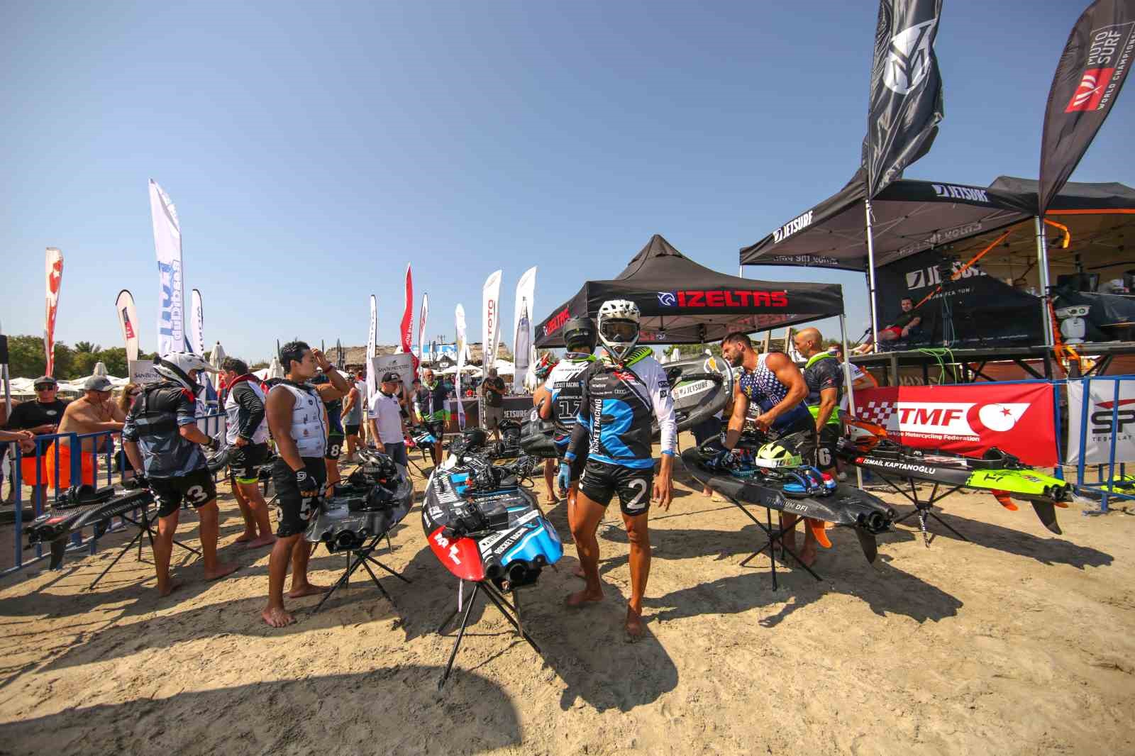 Dünya Motosurf Şampiyonası Çeşme’de renkli görüntülerle start aldı