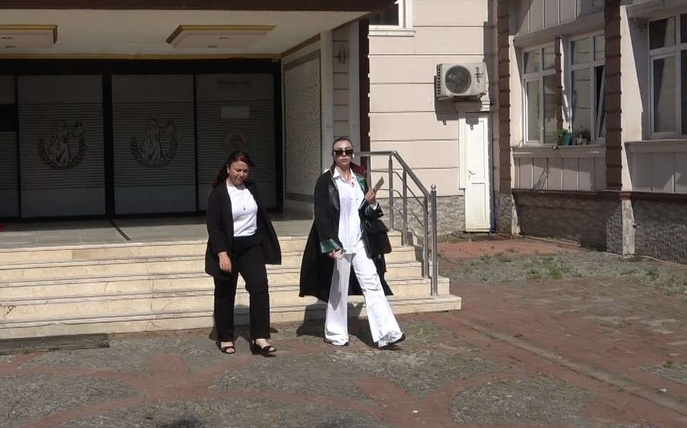 Eşini bıçaklayan koca için 3. celsede de karar çıkmadı