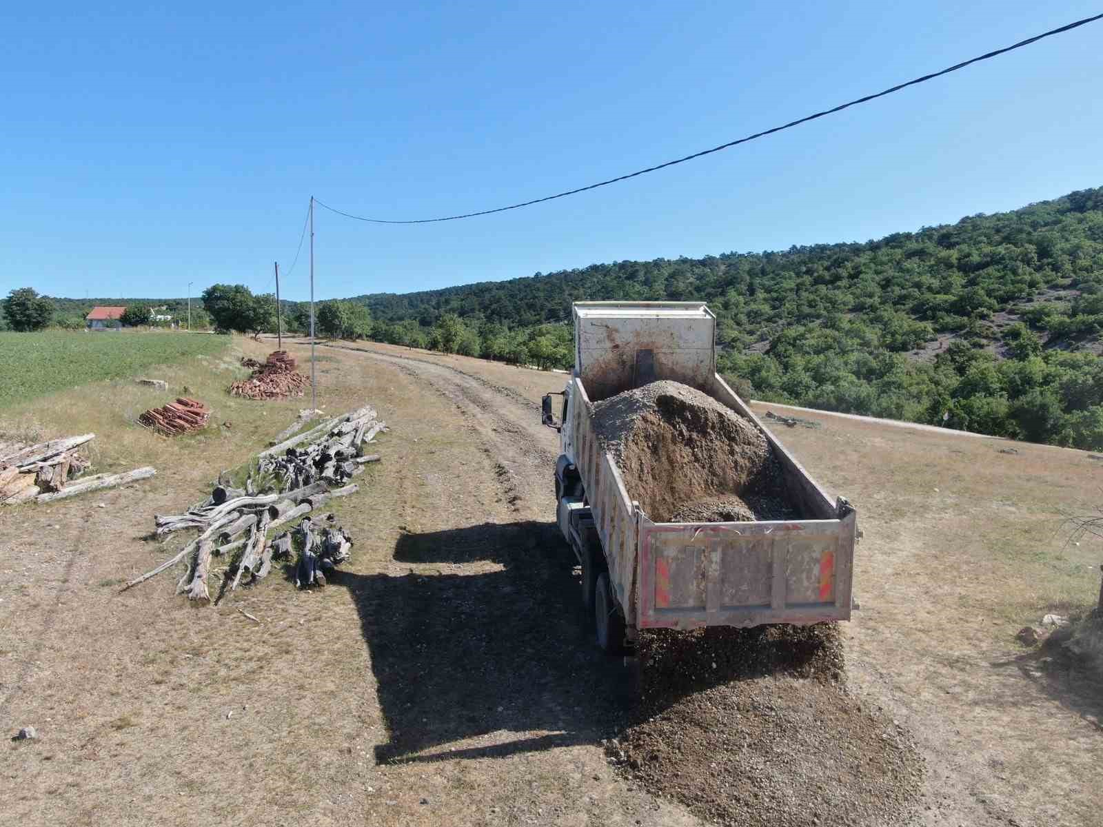 İnönü’de dış mahalle yolları yapımı devam ediyor