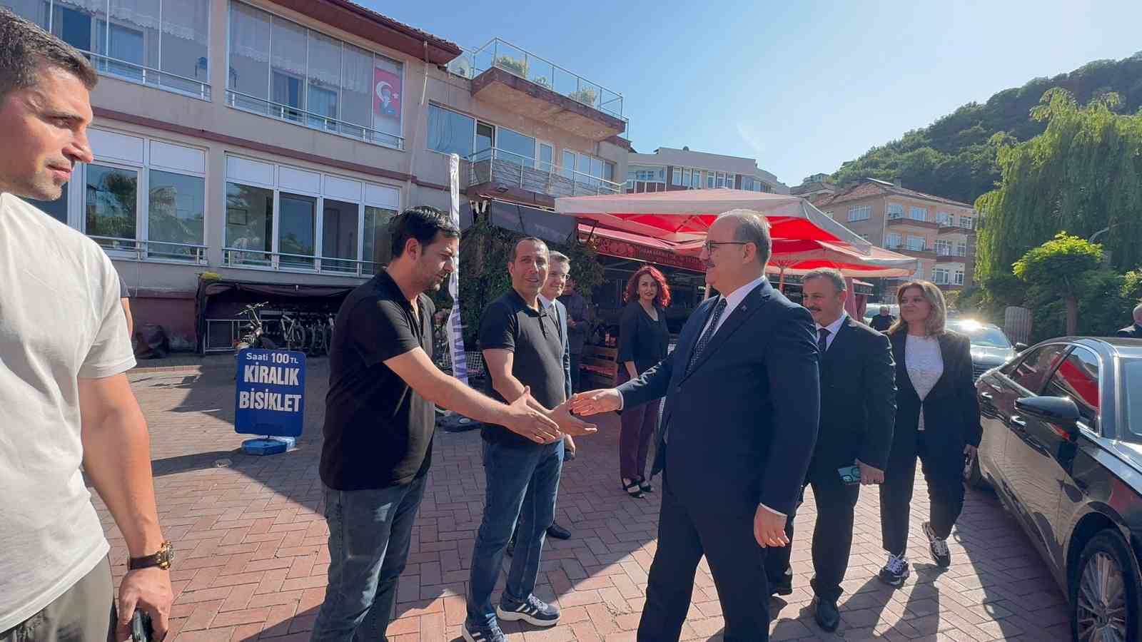 Öğrencileri gördü, 30 yıl önceki hatıraları canlandı