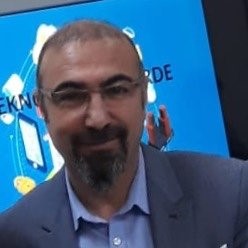 Karne gününde görevi başında fenalaşan öğretmen hayatını kaybetti