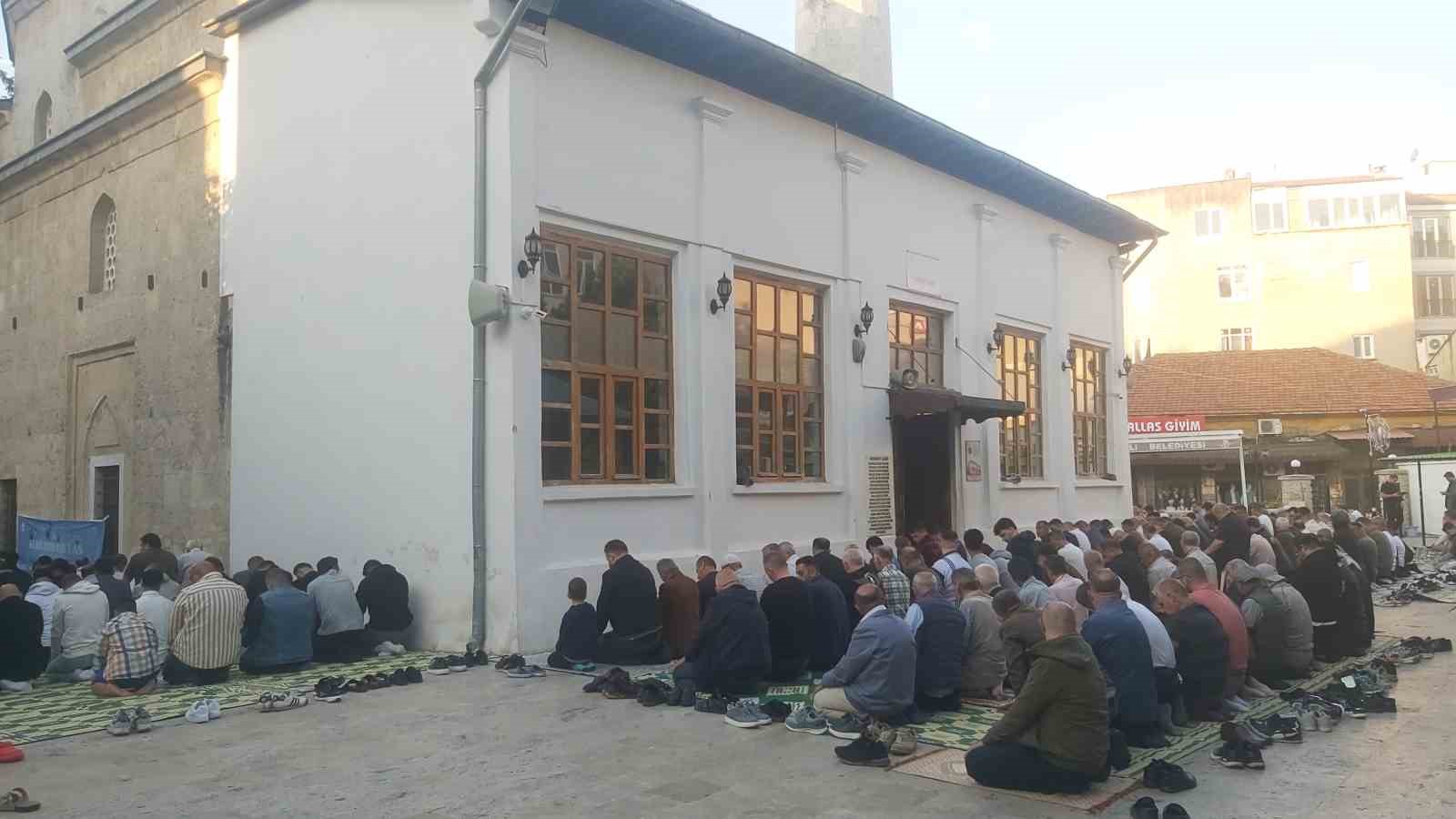 Kırklareli’nde bayram namazı coşkuyla eda edildi