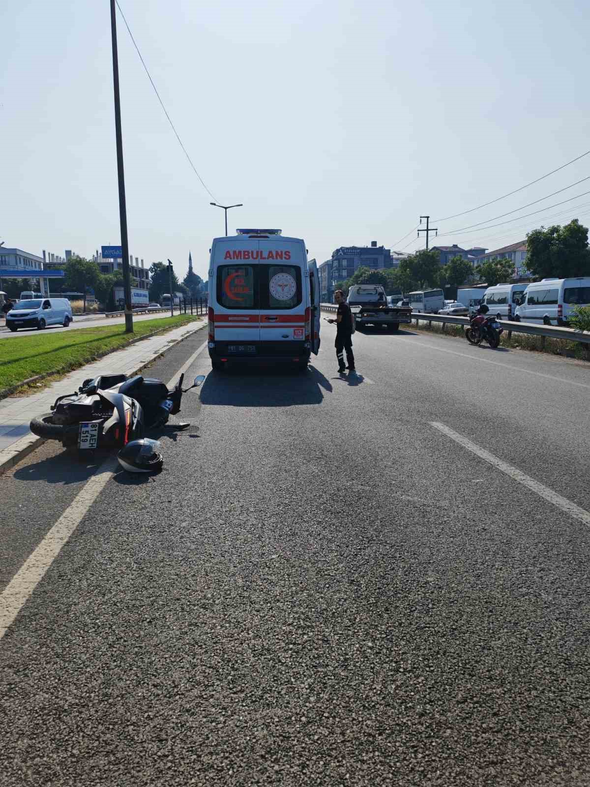 Yola biran da çıkan çekiciye motosiklet çarptı