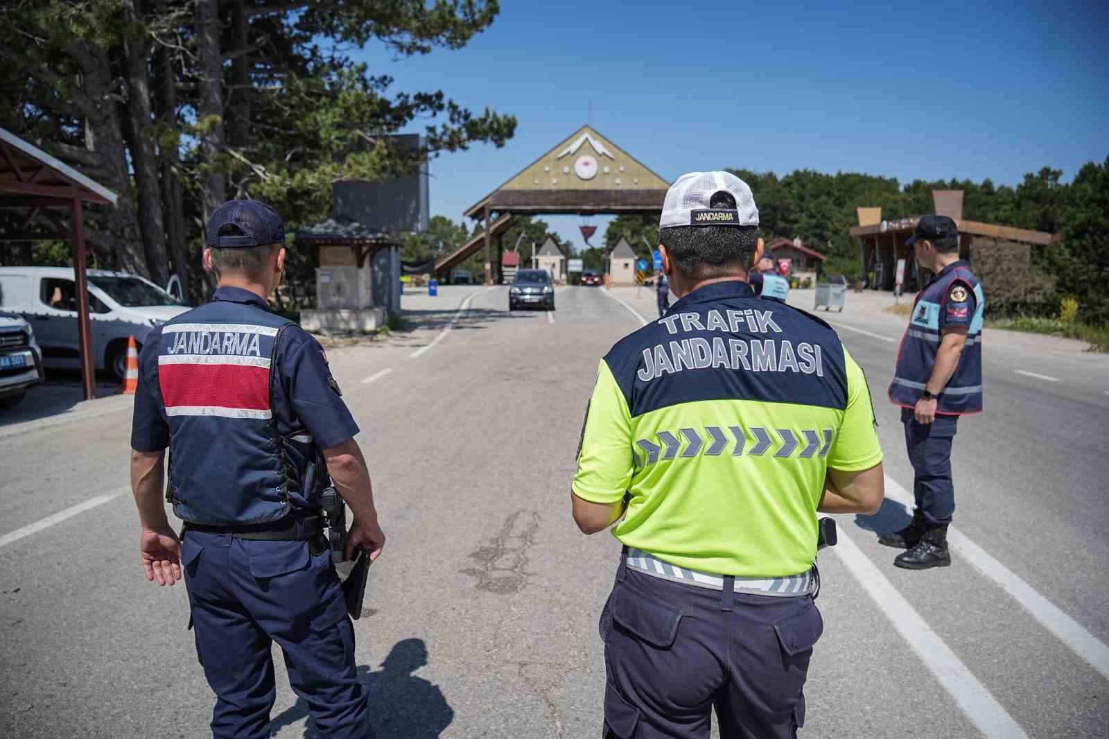 Uludağ’ın ormanlarında jandarmadan 24 saat motorize devriye