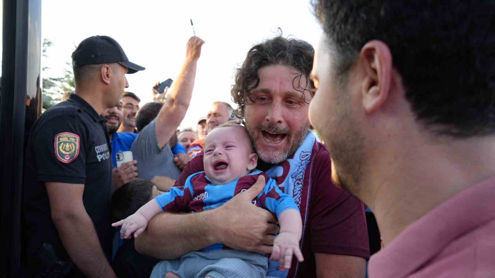 Erzurum’da taraftardan Trabzonspor’a sevgi seli