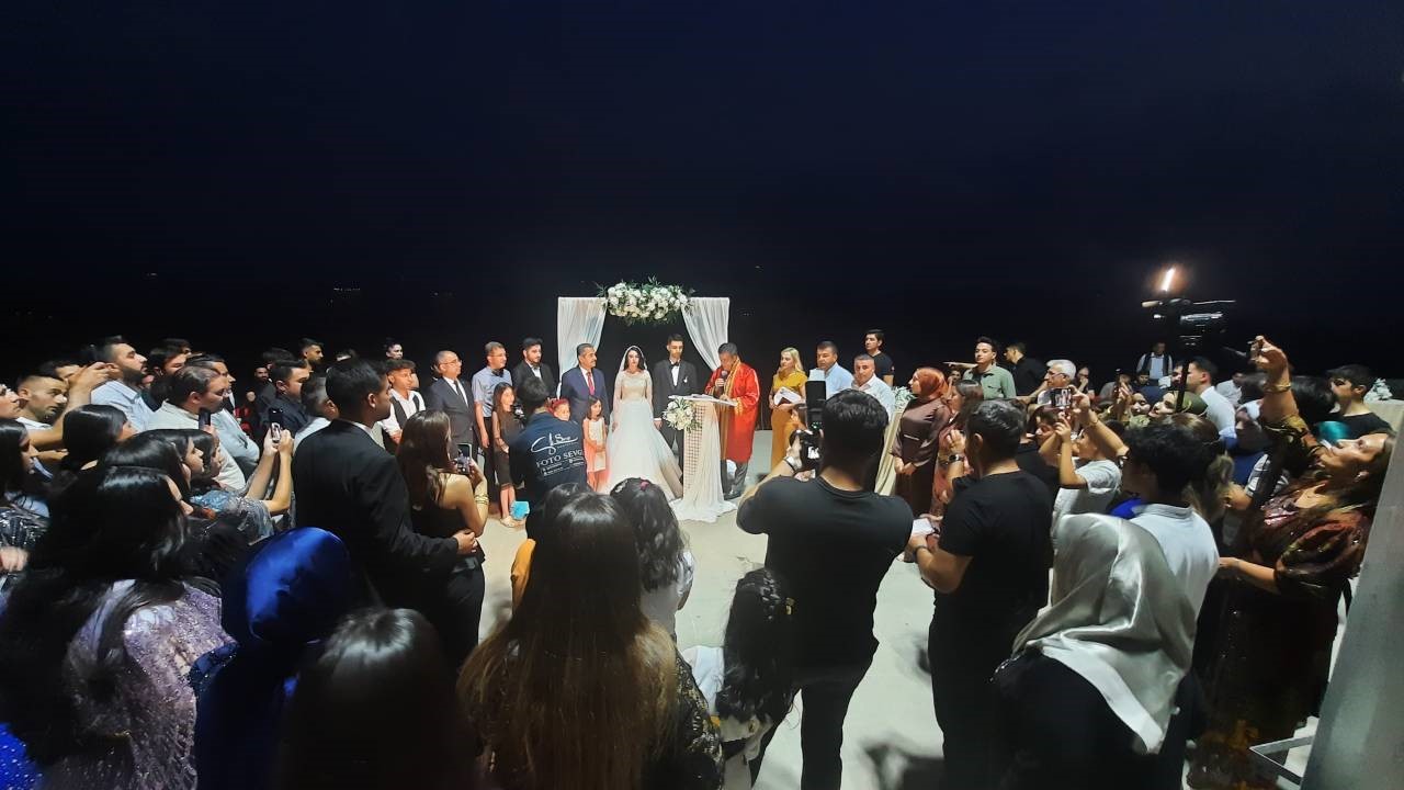Nikahlarını belediye başkanı kıydı, şahitleri vali oldu