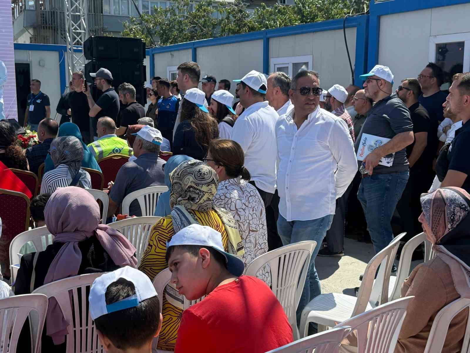 Sultangazi’de Gençlik ve Spor Merkezi’nin temeli atıldı