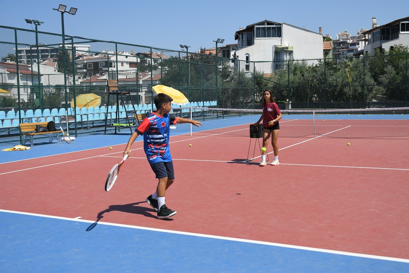 Kuşadası Belediyesi’nden geleceğin sporcularına ücretsiz eğitim desteği
