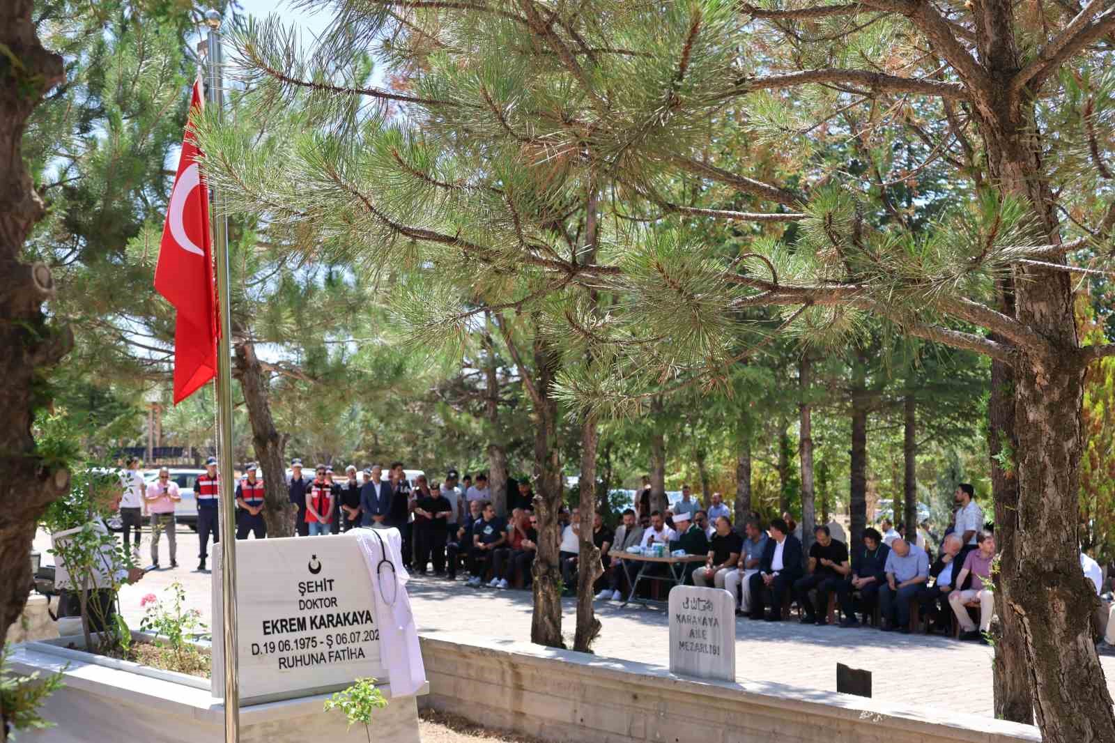 Şehit Dr. Ekrem Karakaya dualarla anıldı