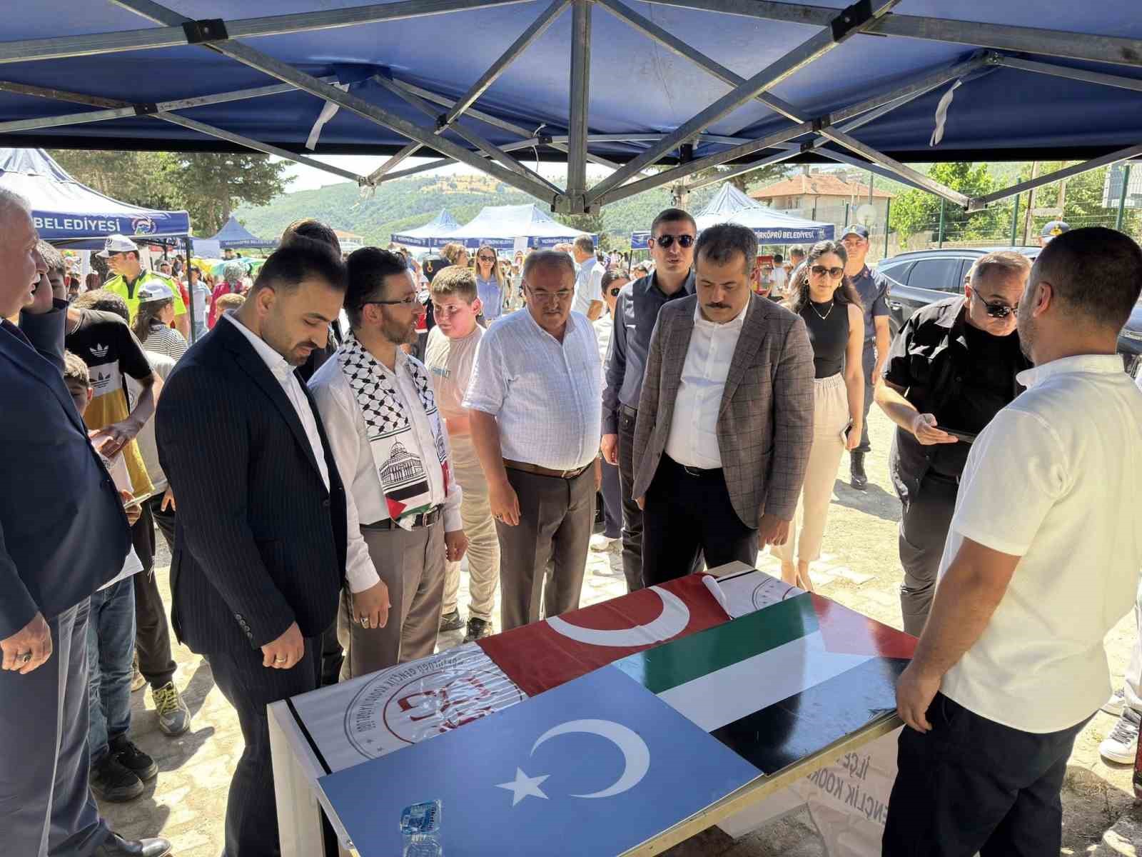 Vezirköprü’de çocuk şenliği renkli görüntülere sahne oldu