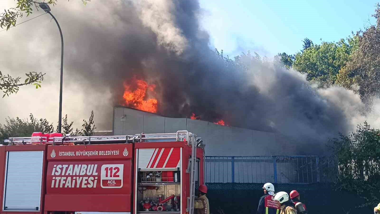 Pendik’te atık su arıtma tesisinde yangın çıktı. Olay yerine çok sayıda itfaiye ekibi sevk edildi.