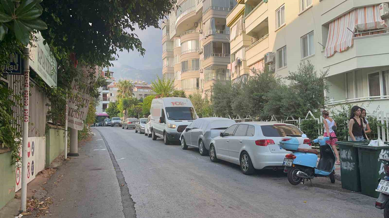 Kargo minibüsünde uyuyakalan sürücü ekipleri alarma geçirdi