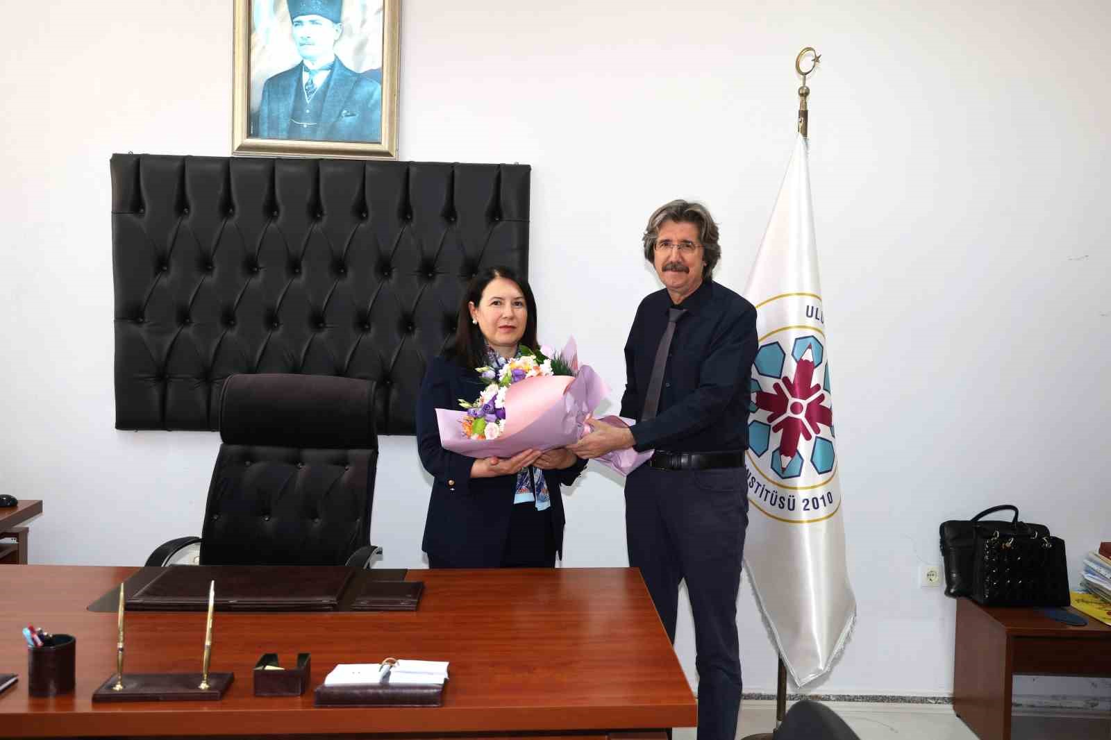Eğitim bilimleri enstitüsünde bayrak değişimi