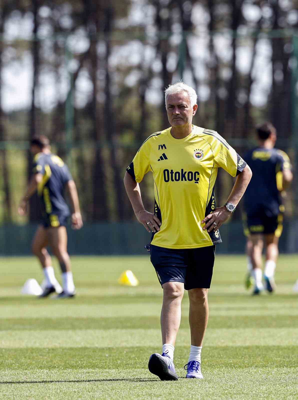 Fenerbahçe’de Başkan Ali Koç, antrenmanı takip etti