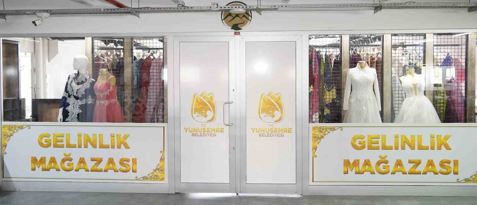 Yunusemre Belediyesinin gelinlik mağazası hizmeti sürüyor