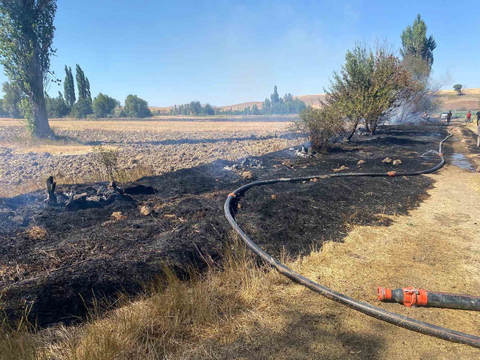 Alaca’da anız yangını: 5 dönüm arazi zarar gördü
