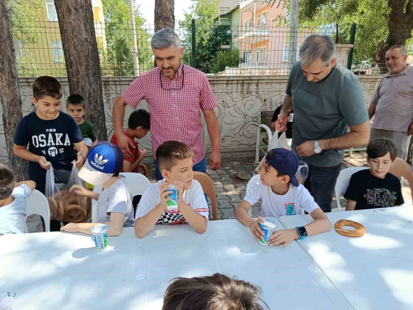 Simav’da Yaz Kur’an Kursu öğrencileri yapılan ikramlarla ödüllendiriliyor