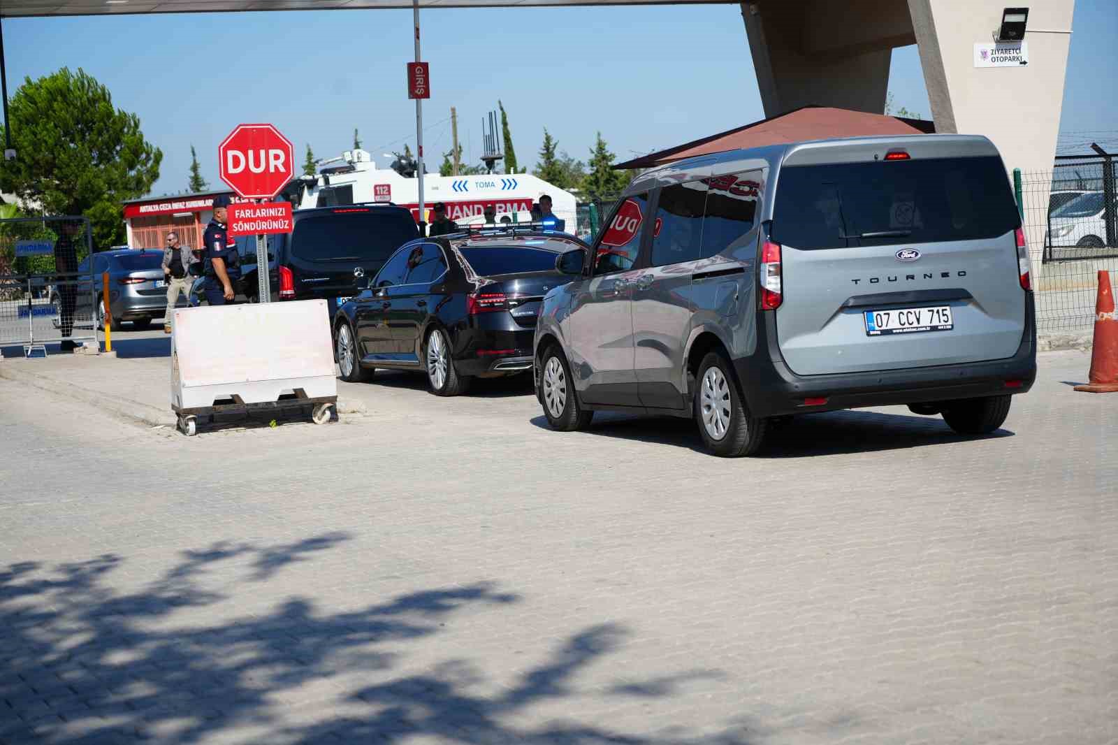 CHP Genel Başkanı Özel’den Antalya’da tutuklu bulunan Böcek’e ziyaret