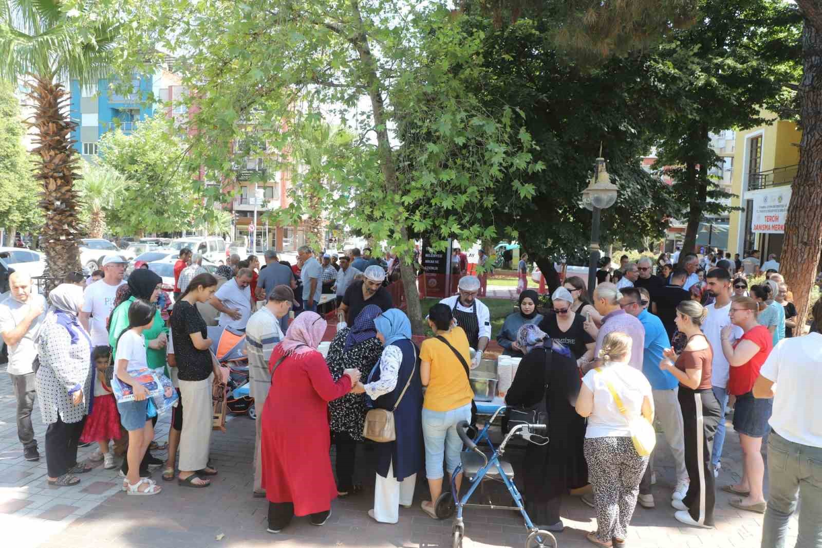 Turgutlu Belediyesinden geleneksel aşure hayrı