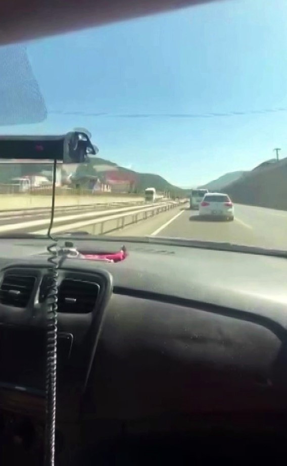 Sirenleri umursamayıp, orman yangına giden ekibe yol vermemişti: O sürücüye ceza kesildi