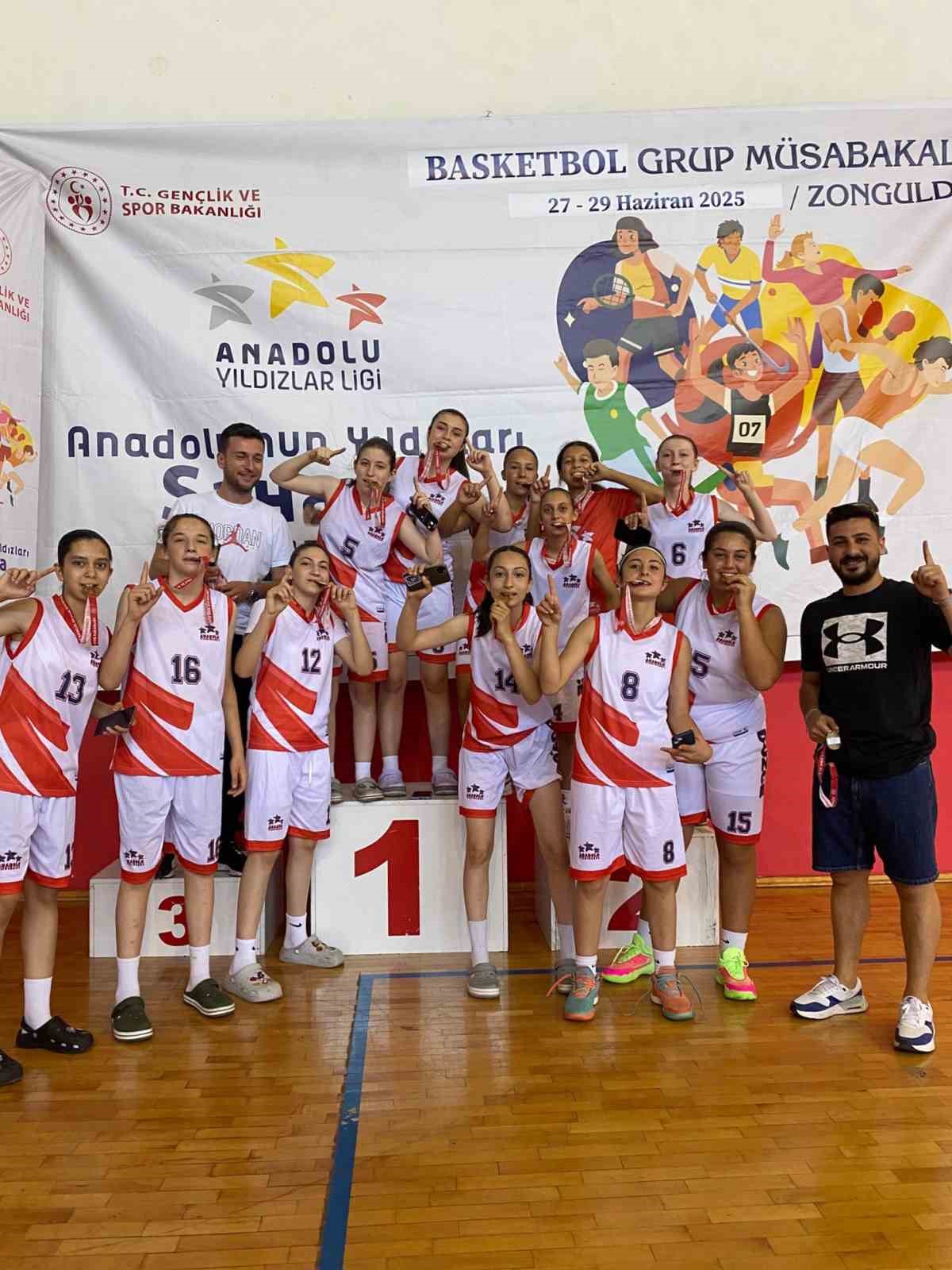 Basketbolda 2 şampiyon