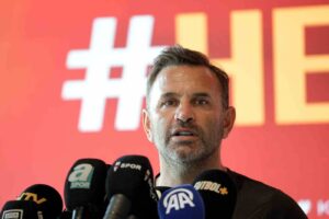 Okan Buruk: "Umarım Osimhen transferi kısa sürede biter"