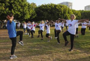 Mersin’de sabah sporları deniz kenarında yoğun ilgiyle devam ediyor
