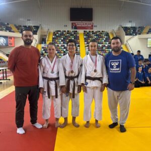 Bilecikli judocular Balıkesir’de madalyaları topladı