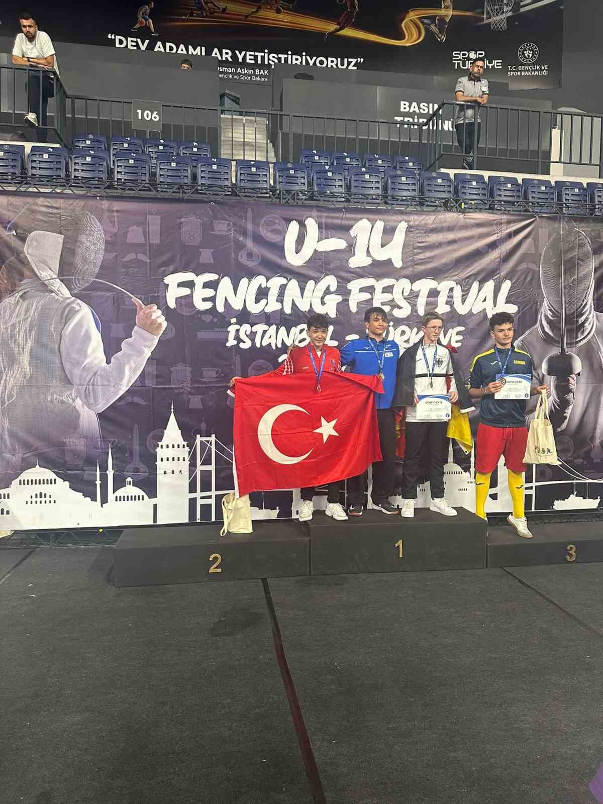 Eskrimde uluslararası başarı: Semi Mermutoğlu’ndan gümüş madalya