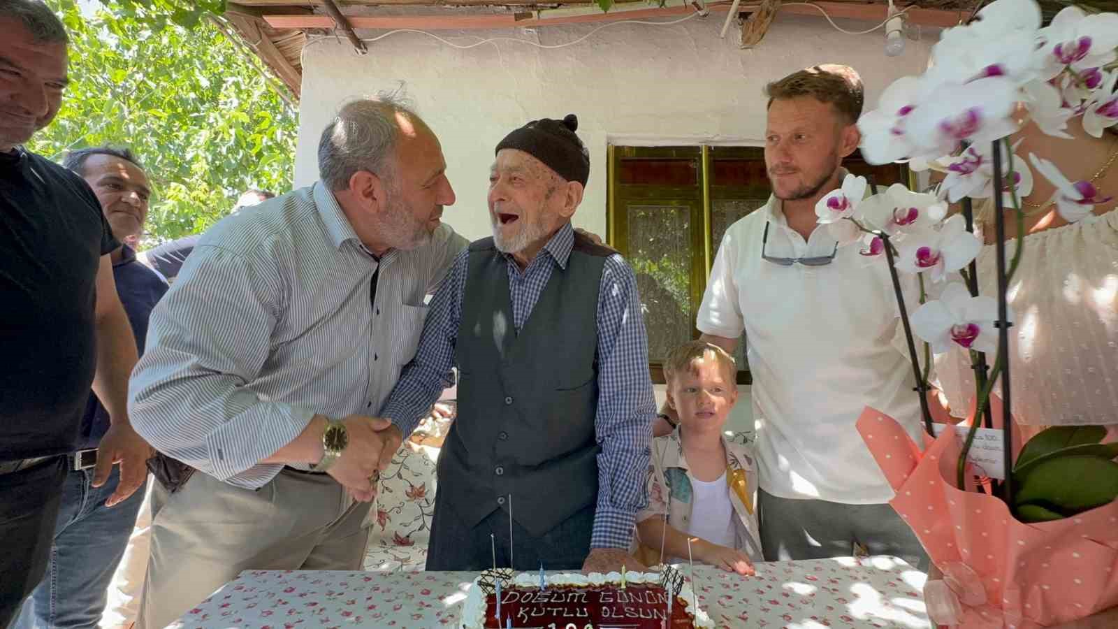 100 yaşına basan Recep Ercan’a anlamlı kutlama