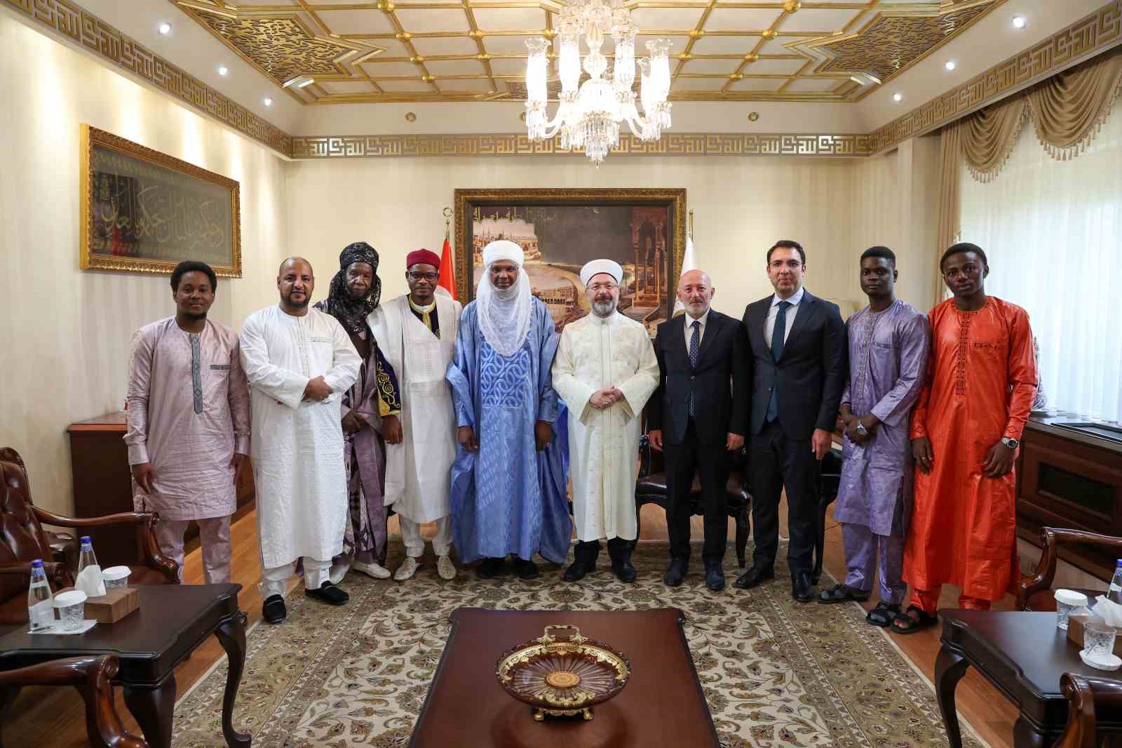 Diyanet İşleri Başkanı Erbaş, Nijer’in Damagaram Sultanı Sanda’yı ağırladı