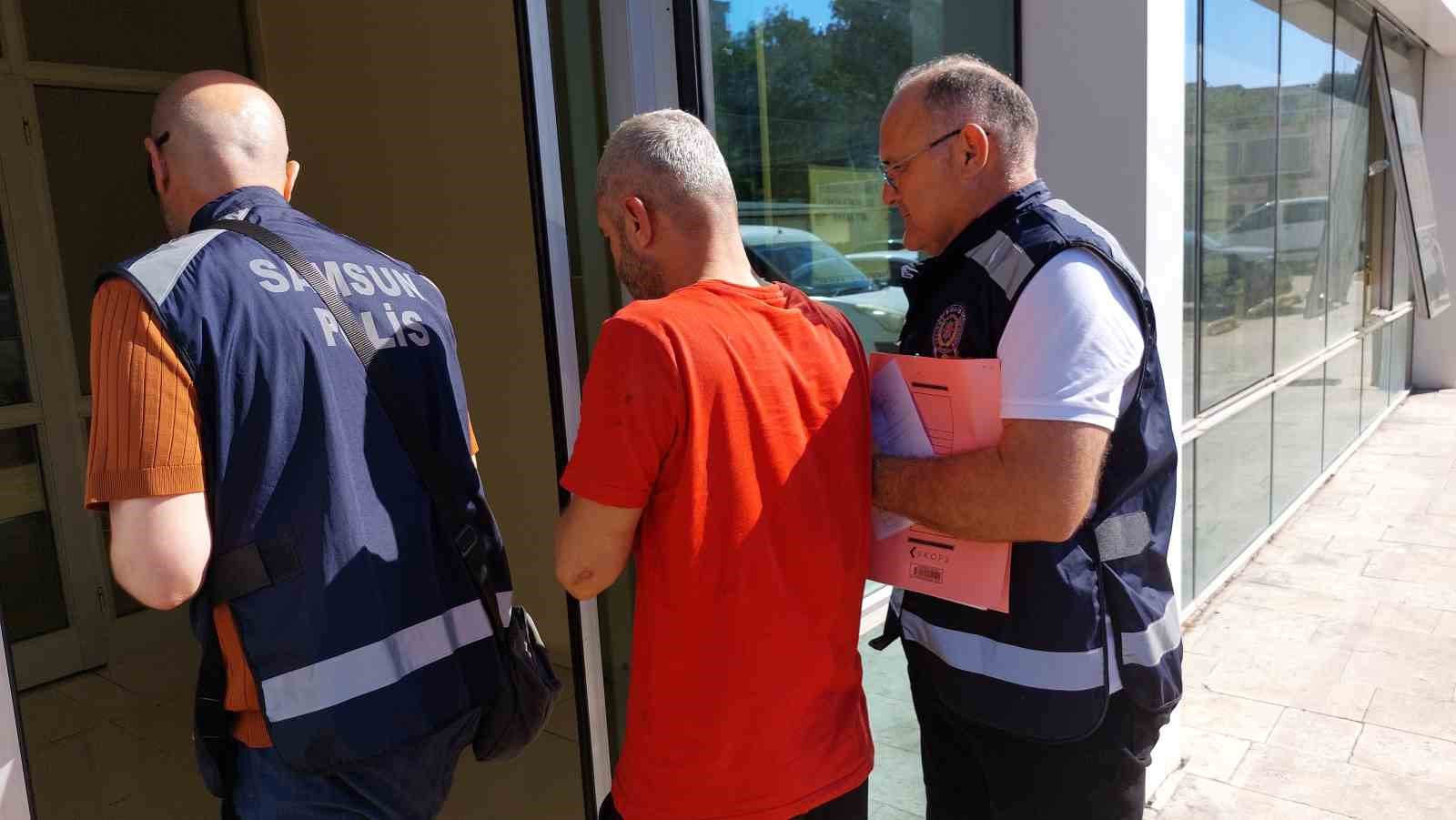 Eşini ve kızını hastanelik etti, polise bıçak çekip direndi