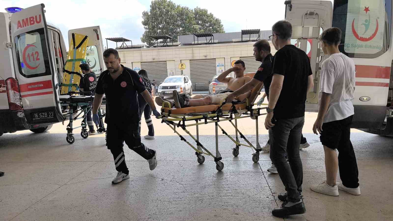 Minibüs ile motosiklet çarpıştı: 2 yaralı