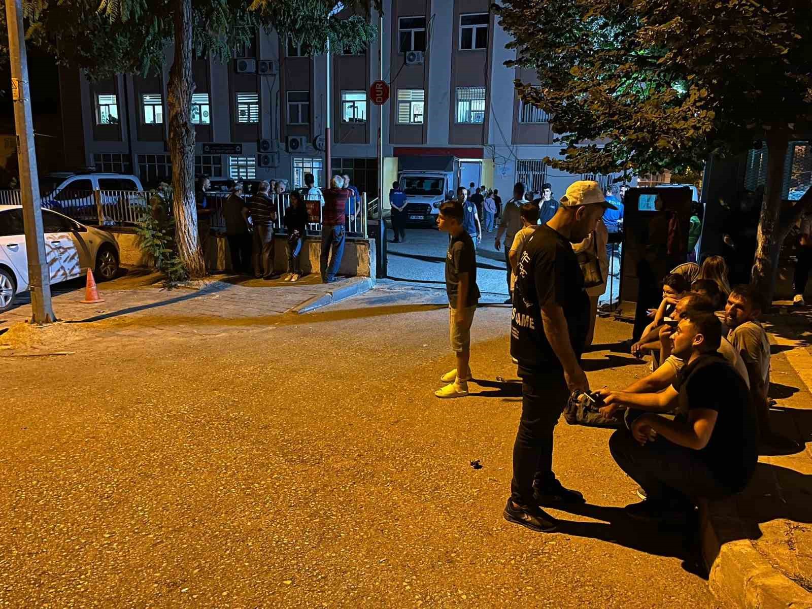 Orman yangını sebebiyle 6 köyün boşaltıldığı Harmancık’ta gerginlik