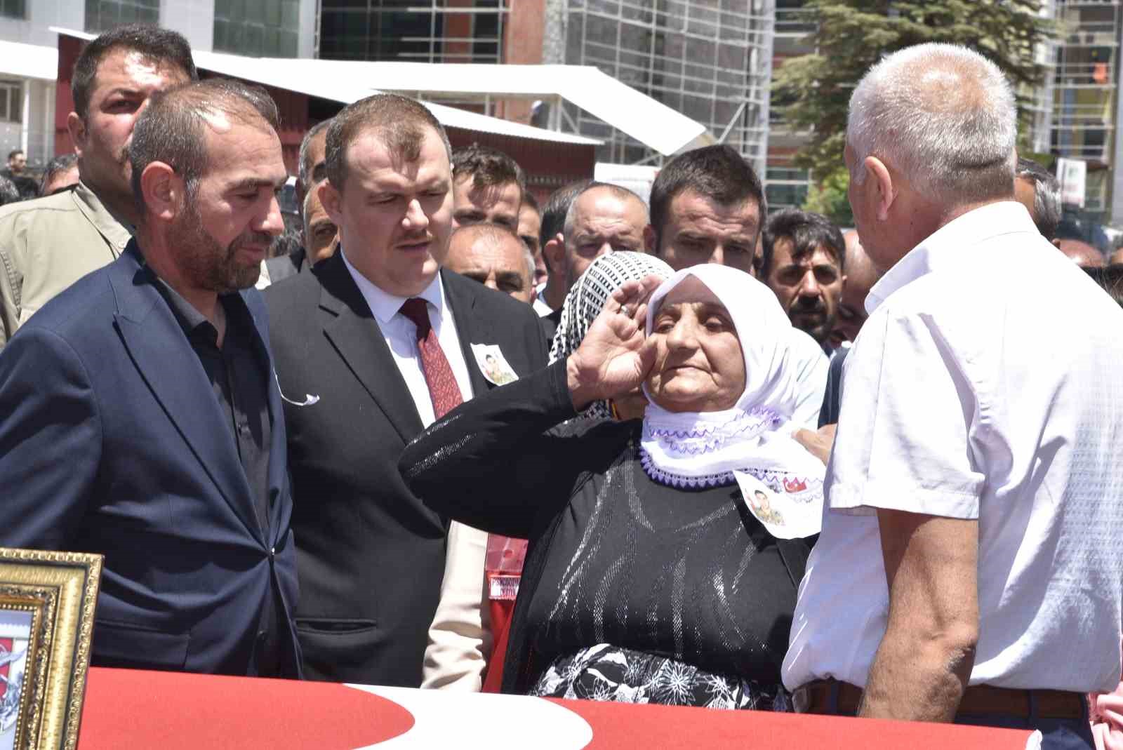 Pençe-Kilit şehidi son yolculuğuna uğurlandı