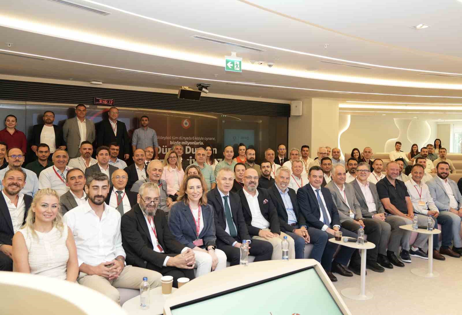 Vodafone’un ev sahipliğinde düzenlenen çalıştayda yerli kapasite konuşuldu