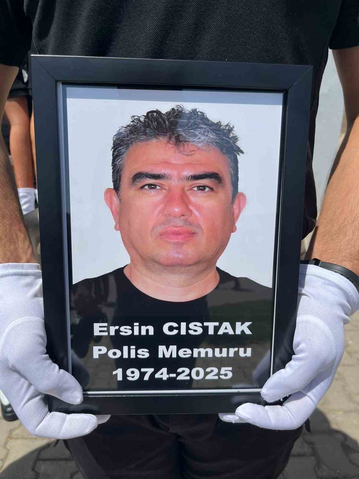 Kalp krizi geçirip hayatını kaybeden polis memuru için tören düzenlendi