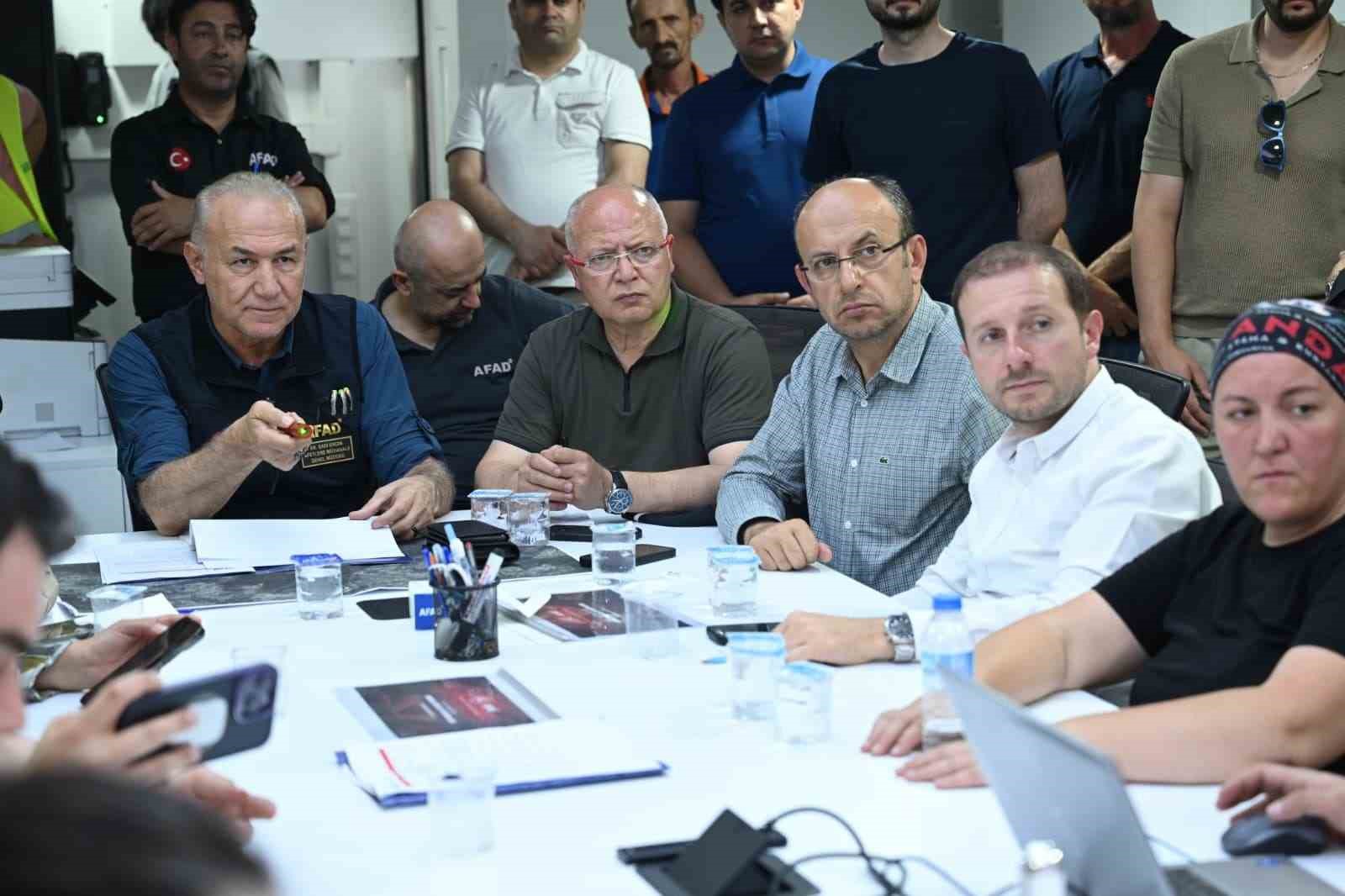 AK Parti’den yangın bölgelerine çıkarma