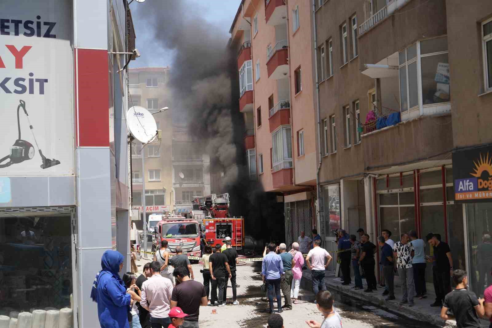 Niğde’de iş yeri deposunda yangın