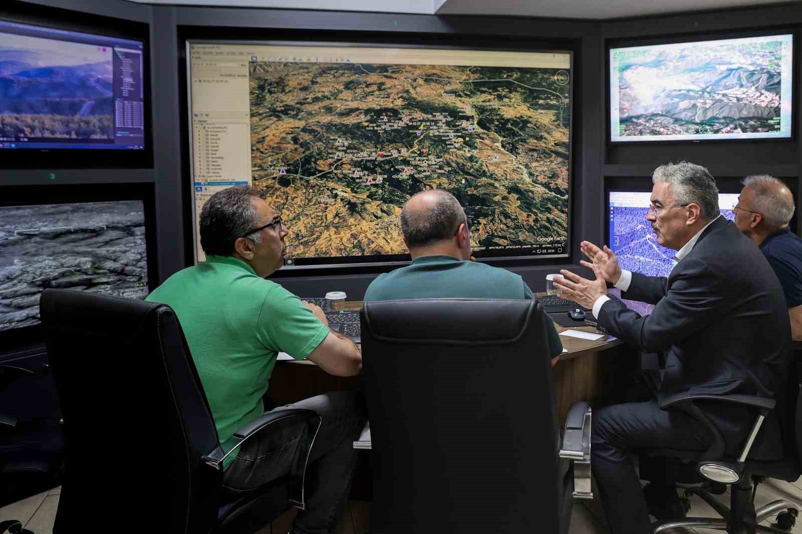Bakan Yardımcısı ve Bursa protokolü orman yangınlarını yakından takip ediyor